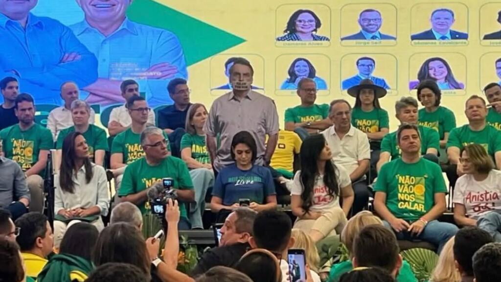 Valdemar Costa Neto e Flávio Bolsonaro ligam para André e criticam postura de Michelle