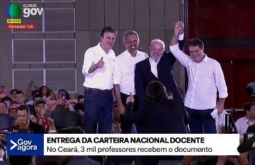 Lula entrega Carteiras Nacionais Docente do Brasil no Ceará