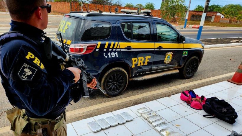 PRF apreende mais de 17 kg de drogas em ônibus na BR-222, em São Gonçalo do Amarante