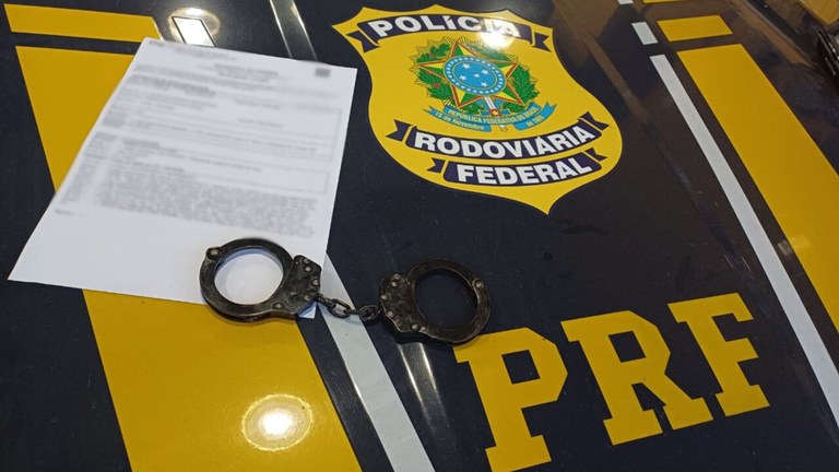 PRF prende homem procurado por homicídio ocorrido em Manaus (AM)