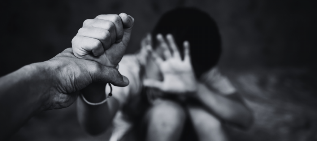 Família descobre crimes sexuais após idoso enviar, por engano, imagem íntima de criança