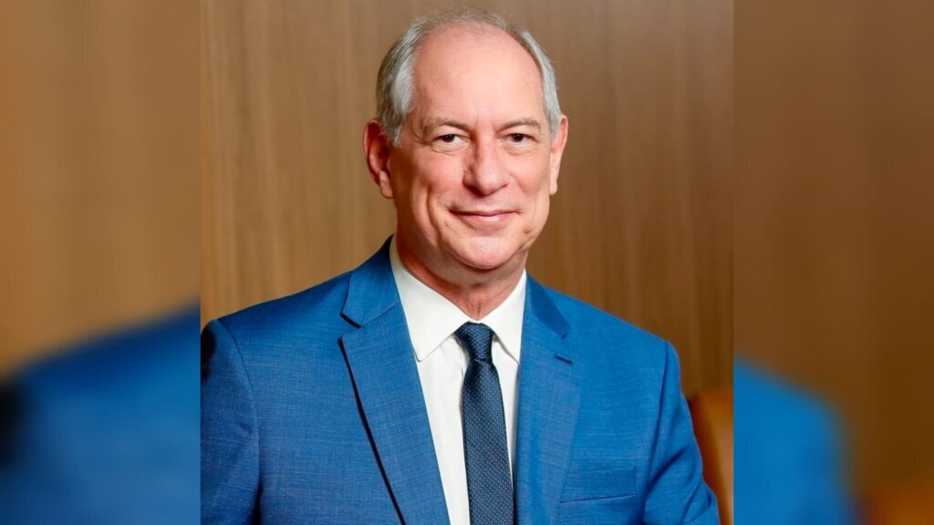 Ciro reconhece falhas na pré-campanha e anuncia reestruturação