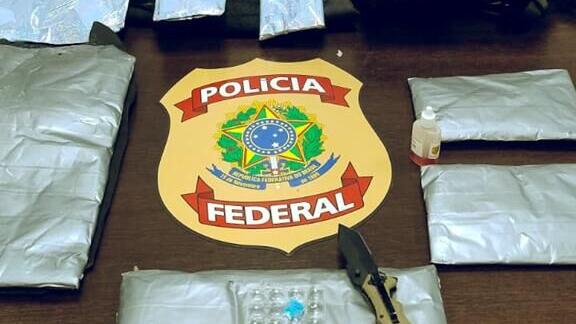 PF apreende 5,2 kg de cocaína em voo internacional com destino à França