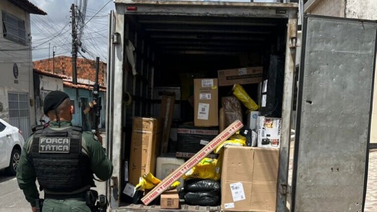PM recupera veículo de entregas roubado no Bom Jardim, em Fortaleza