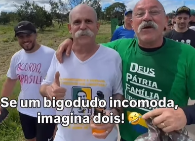 Inspetor Alberto aparece ao lado de deputado e diverte seguidores por semelhança