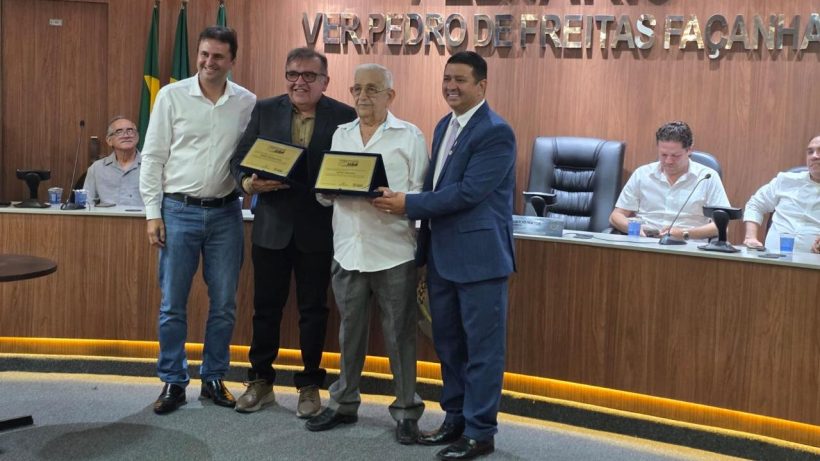 Câmara de Aquiraz comemora 326 anos com homenagem a ex-vereadores