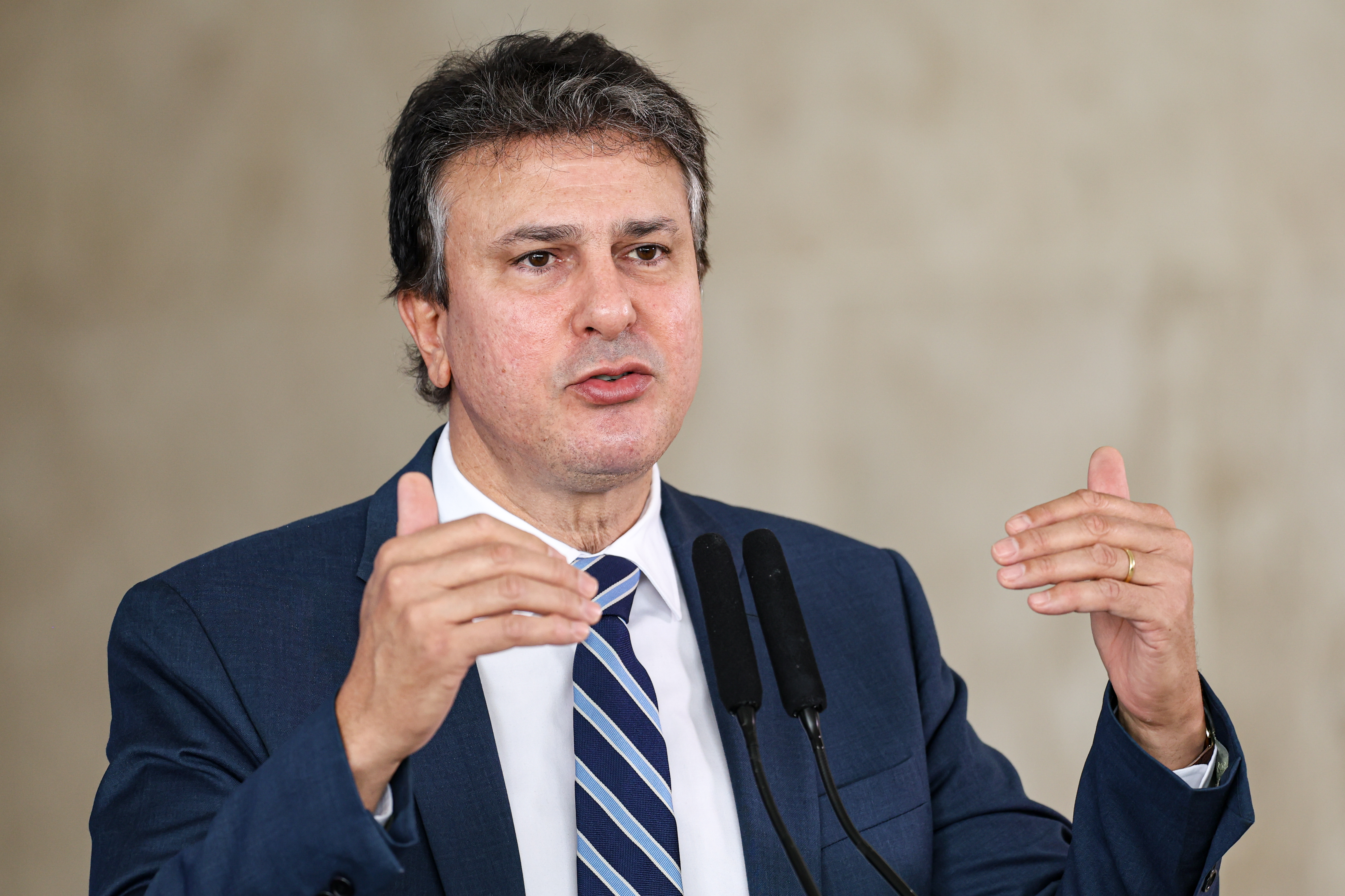 Camilo reforça apoio a Cid Gomes ao Senado, mas descarta veto a Júnior Mano