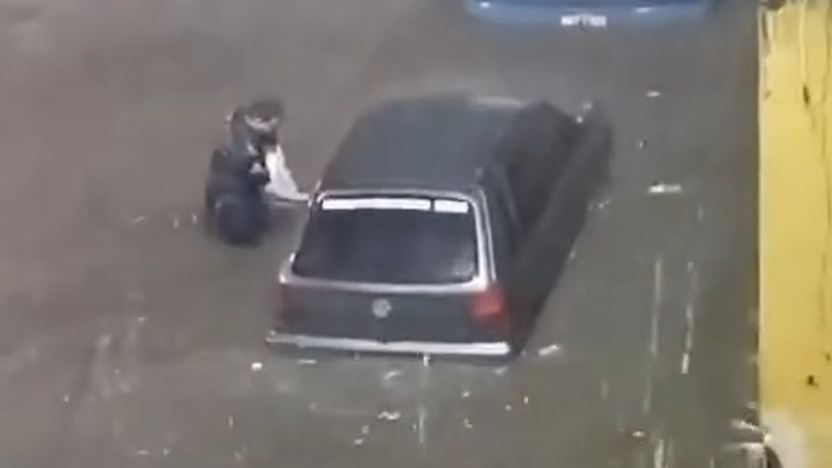 Chuvas fortes alagam ruas e prédios e deixam moradores desalojados em Canindé