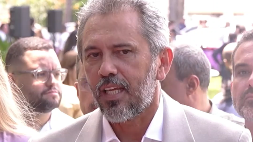 Elmano confirma candidatura ao Abolição e destaca vinda de Camilo para apoiá-lo