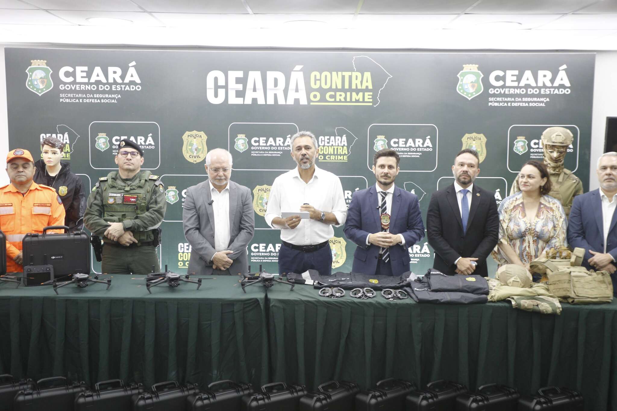Governador Elmano entrega 7,3 mil equipamentos à Polícia Civil do Ceará