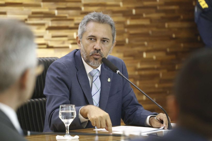 Governador Elmano defende diálogo com aliados para escolha de candidatos ao Senado