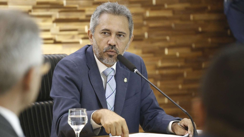 Governo Elmano é aprovado por 56,3% dos cearenses, aponta Instituto Paraná