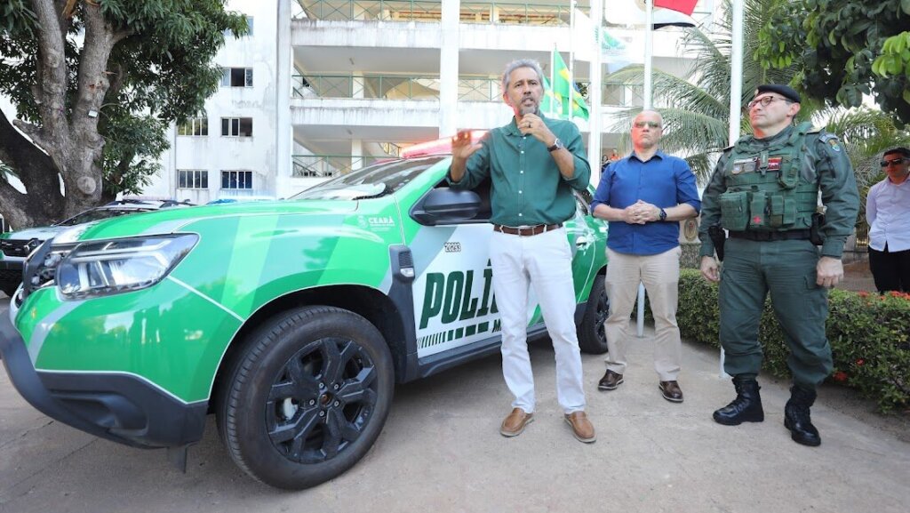 Governador Elmano faz entrega de viaturas semiblindadas para Polícia Militar