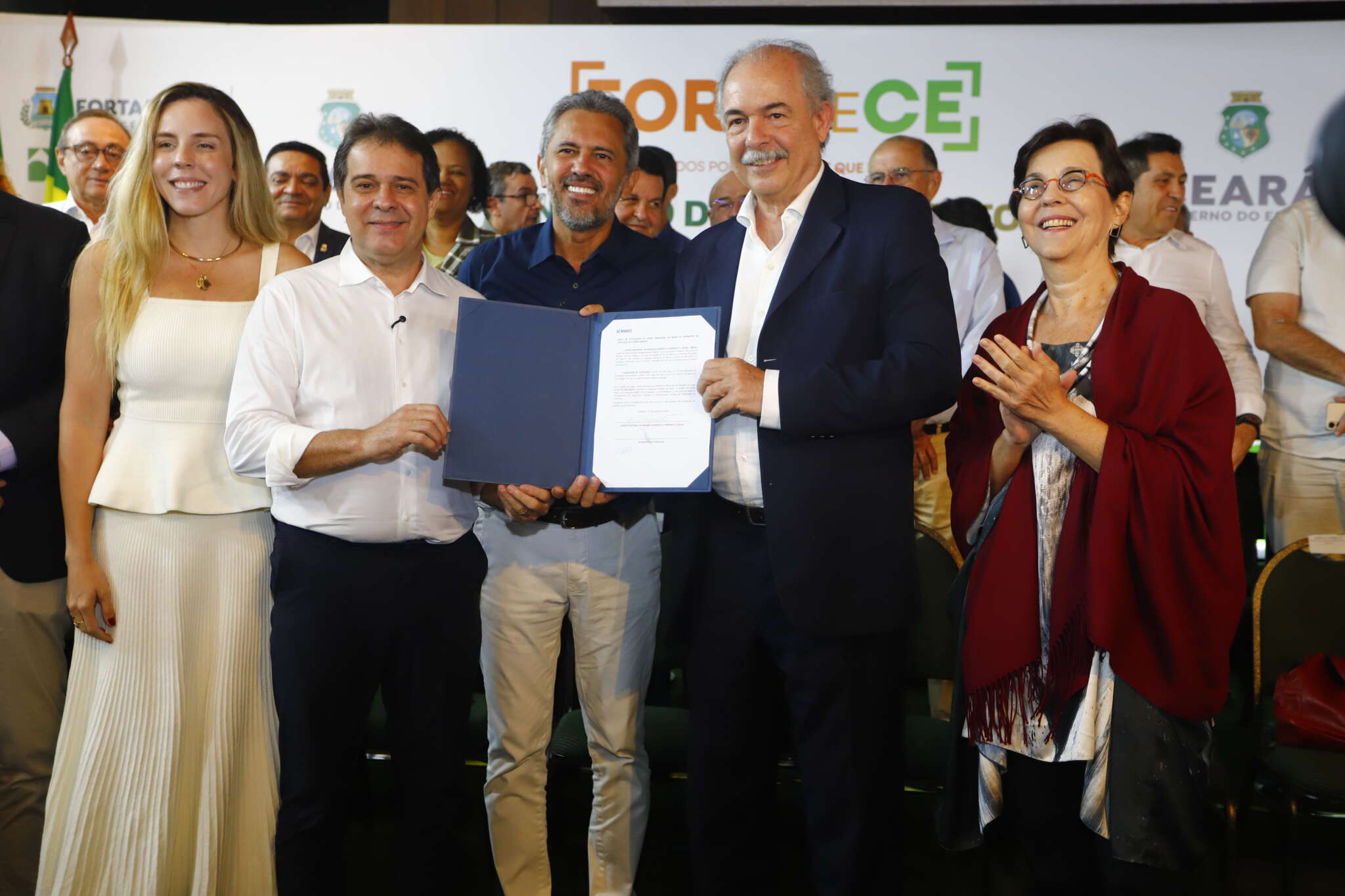 Governador Elmano anuncia pacote de investimentos no valor de R$ 1,1 bilhão