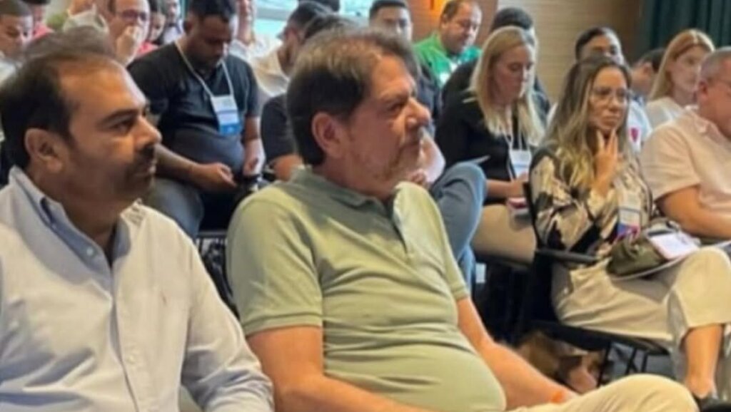 Cid avalia trocar Júnior Mano por Idilvan Alencar para disputa pelo Senado