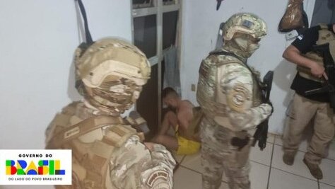 Polícia desmonta rede de golpes online e prende cinco em Fortaleza