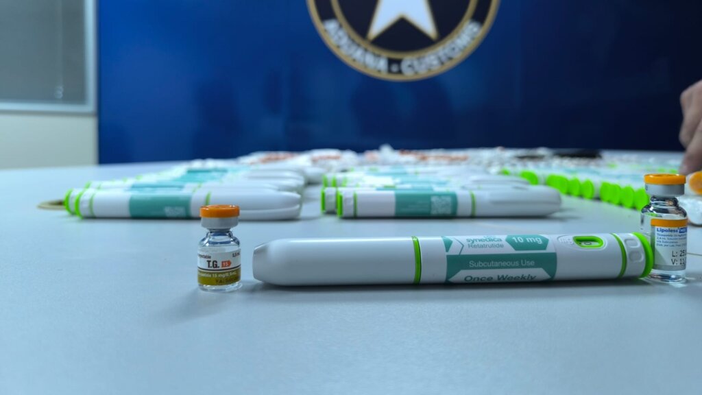 Receita Federal apreende ampolas de retatrutide e tirzepatida em transportadora de Fortaleza