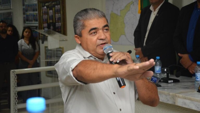 Vice, Ronaldo Pereira, é empossado como prefeito interino de Salitre