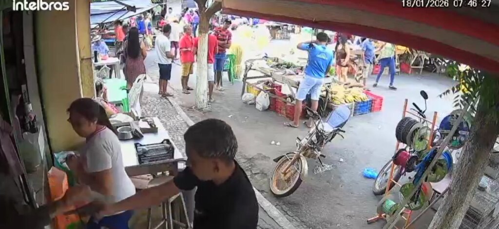 Arma falha e homem escapa de ser executado em feira livre no município de Mucambo
