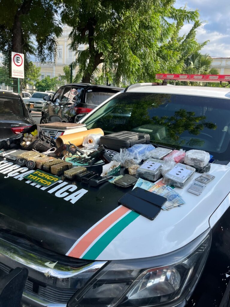 Dupla é presa com armas e drogas durante operação da PM em Sobral