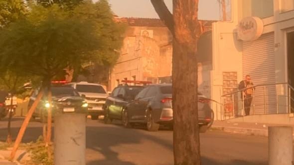 Operação do MPCE mira prefeita de Pires Ferreira e cumpre mandados de busca e apreensão