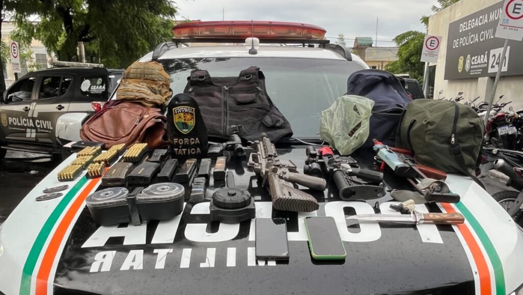 Operação policial contra grupo armado termina com confronto, prisões e apreensão de fuzis