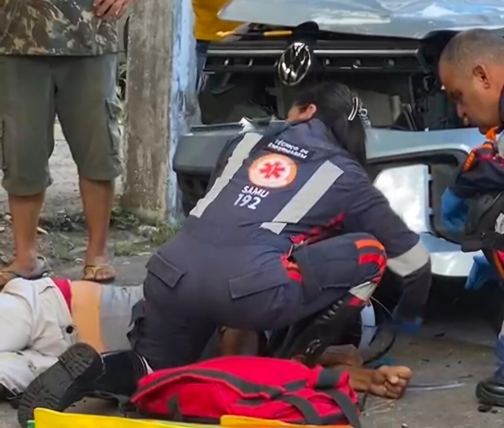 Colisão entre carro e moto deixa um morto no Dionísio Torres, em Fortaleza