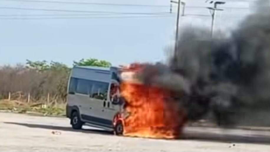 Transporte sanitário de Croatá pega fogo e pacientes são retirados às pressas