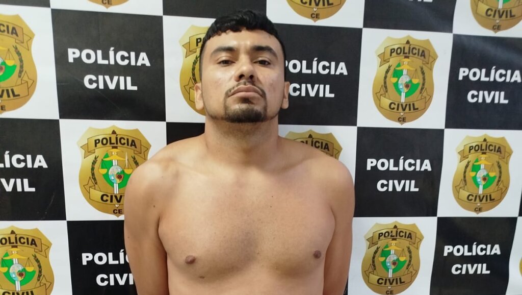 Liderança do CV com quatro mandados por homicídio é presa com arma de uso restrito em Fortaleza