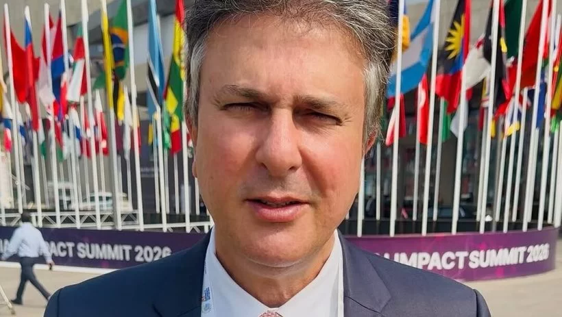 Camilo discute uso da inteligência artificial em missão oficial na Índia