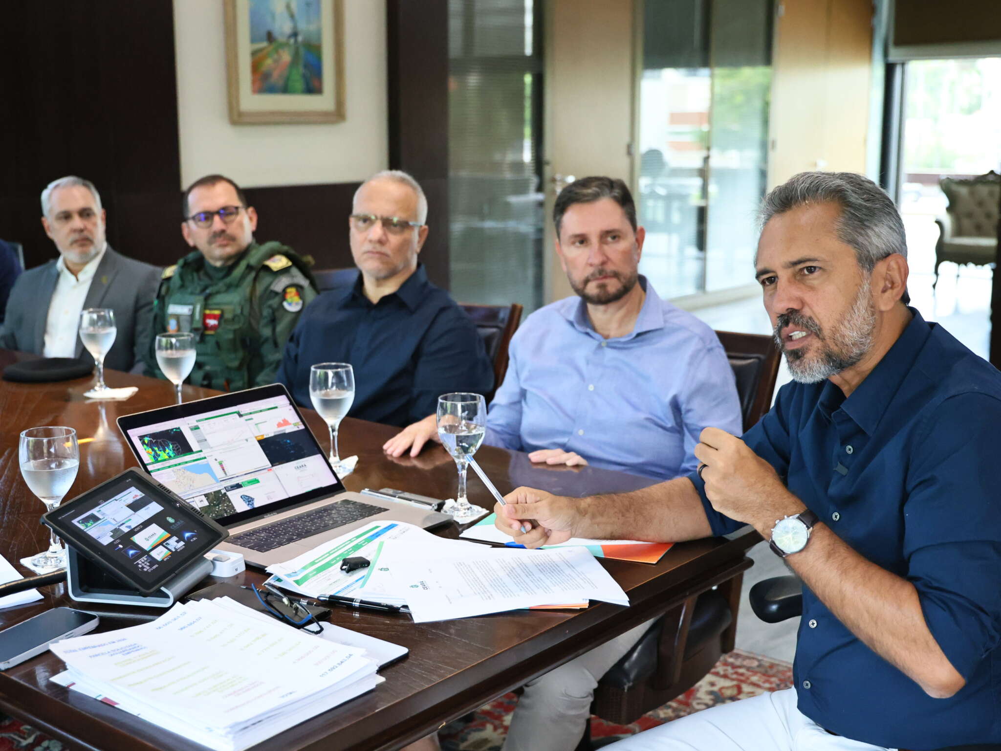 Elmano envia à Alece projeto que aumenta quase 30% o valor do auxílio-alimentação dos militares