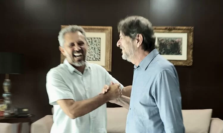 Cid confirma apoio à reeleição de Elmano durante almoço com governador