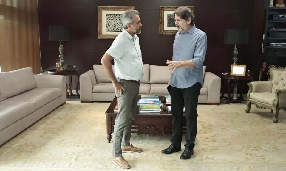 Cid confirma apoio à reeleição de Elmano durante almoço com governador