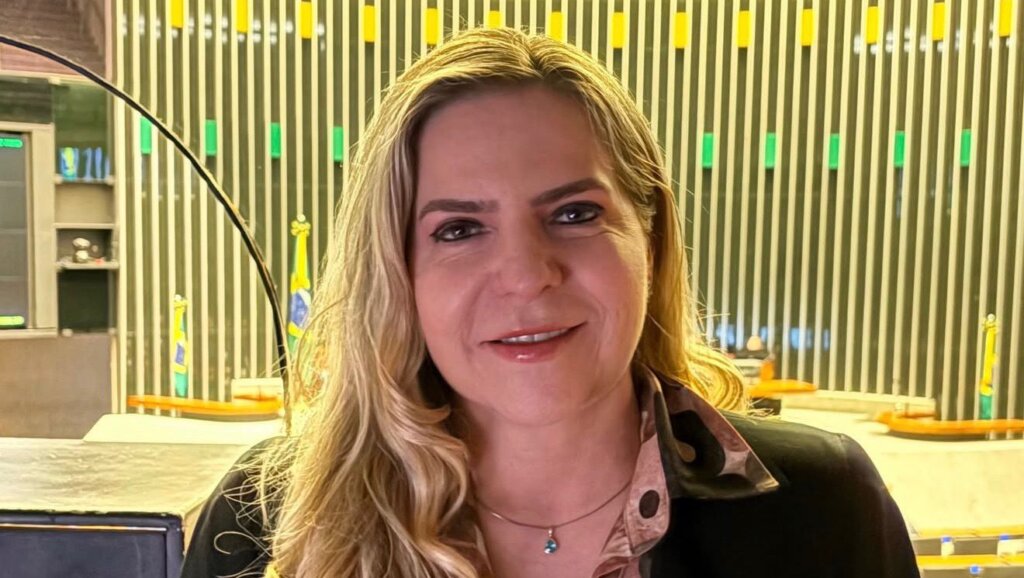 Luizianne Lins informa saída do PT e negocia filiação para Rede Sustentabilidade