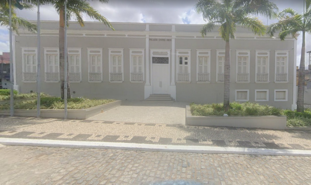 MPCE apura suposta criação irregular de empresas públicas pela Prefeitura de Baturité