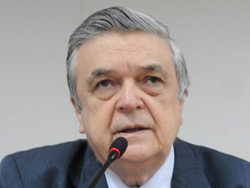 Morre ex-deputado federal Ariosto Holanda aos 87 anos