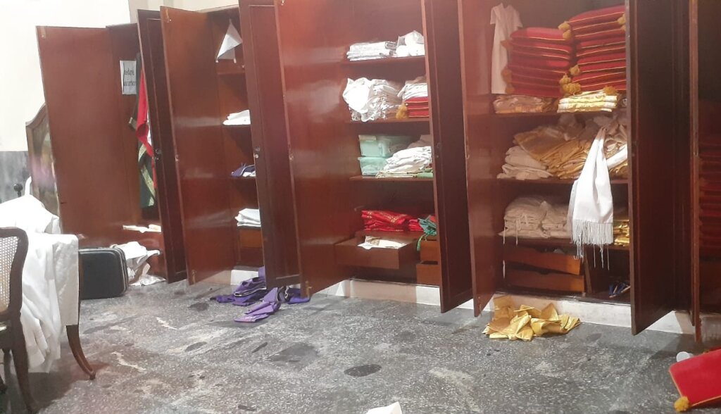 Catedral Metropolitana de Fortaleza é alvo de vandalismo na madrugada