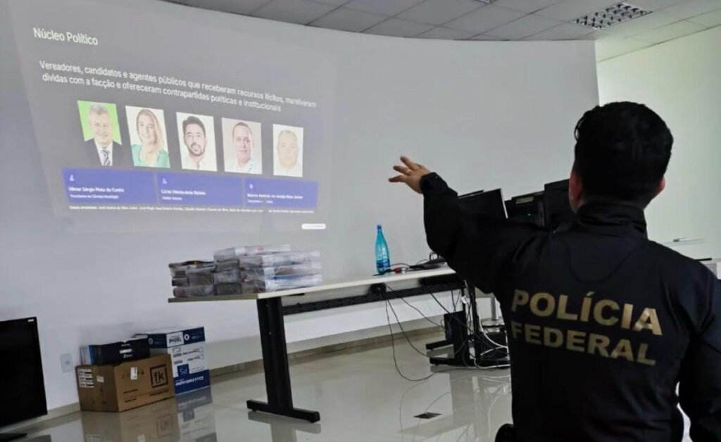 Presidente da Câmara Municipal e mais quatro vereadores estão entre os presos em operação da PF