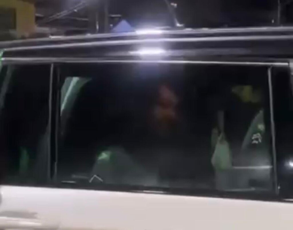 Policial militar é detido após apontar arma e usar spray de pimenta em praça de Fortaleza