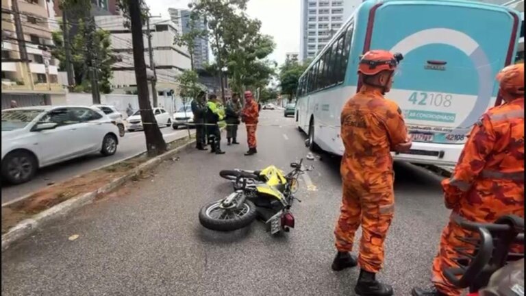 Colisão entre moto e ônibus mata condutor e deixa passageira ferida