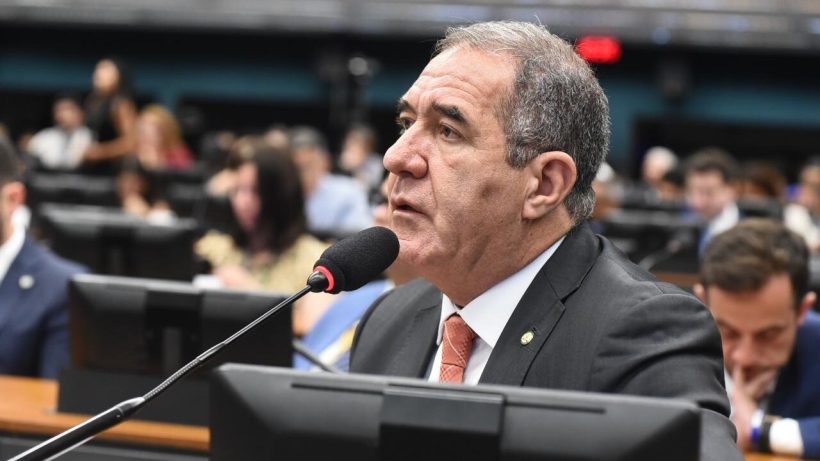 Gastão defende redução equilibrada da jornada de trabalho em audiência com Luiz Marinho