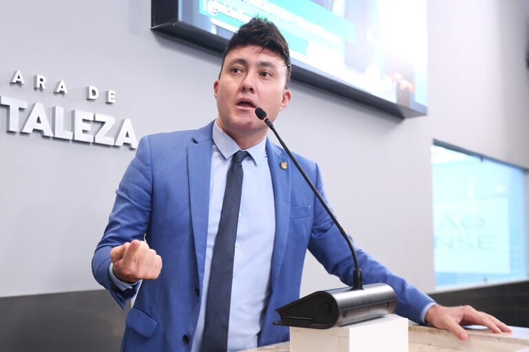 PRD pede cassação do mandato do vereador Michel Lins por infidelidade partidária