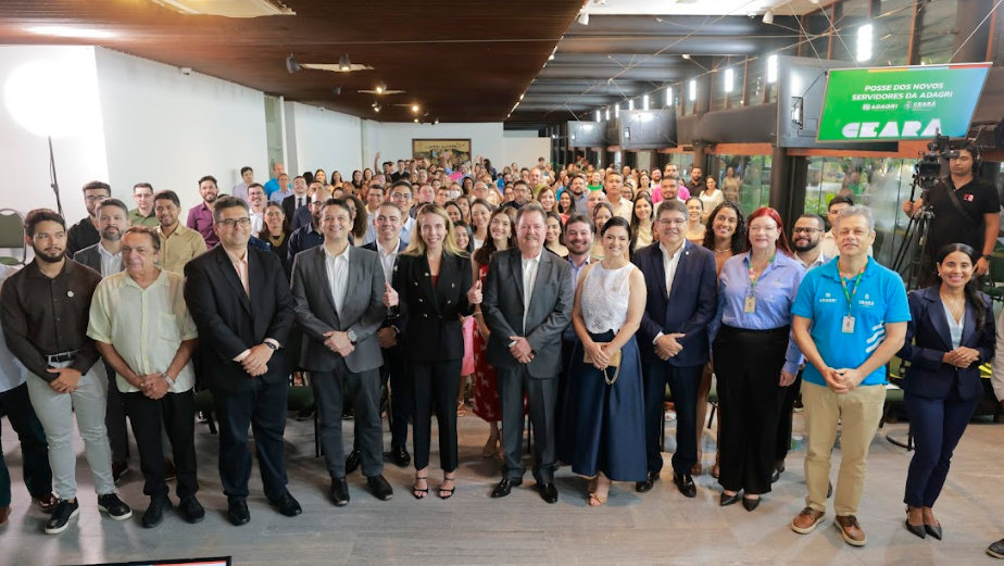 Governo do Ceará empossa 44 servidores da Agência de Defesa Agropecuária