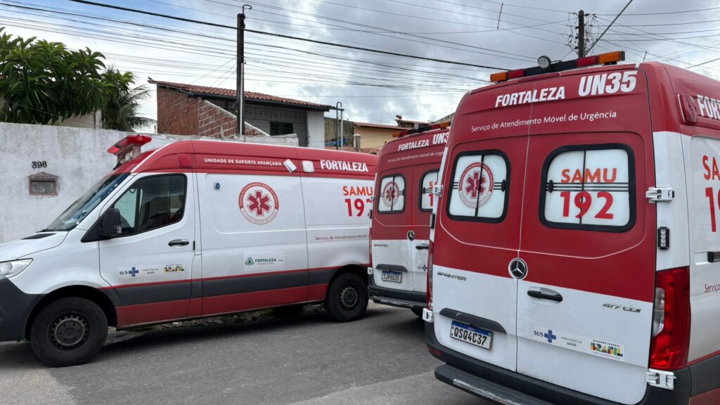 Muro de condomínio desaba e deixa dois operários feridos em Fortaleza