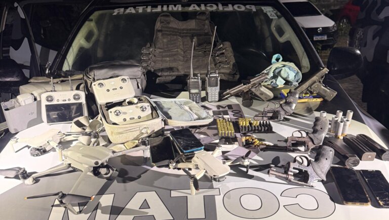 Operação do COTAM captura suspeitos e apreende arsenal com drones em Fortaleza