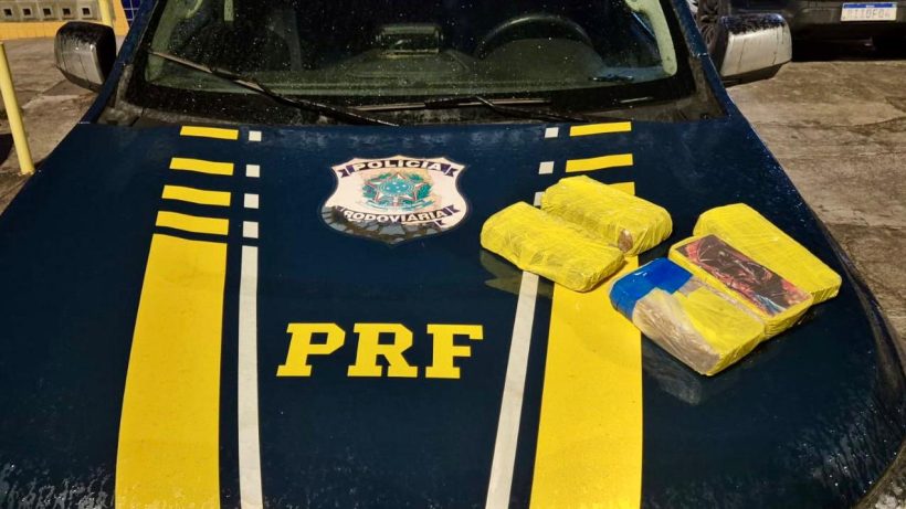 PRF intercepta ônibus e prende mulher com quase 5 kg de cocaína na Grande Fortaleza