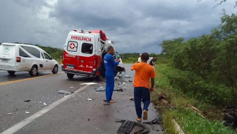 Mãe e filha morrem e 17 pessoas ficam feridas em acidente em Forquilha