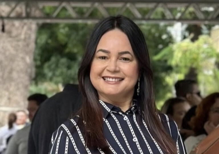 Prefeita de Acaraú rebate denúncia do deputado Carmelo Neto