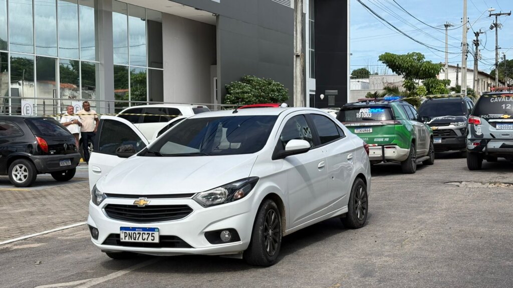 Homem é executado com mais de 20 tiros a poucos metros da Washington Soares, em Fortaleza