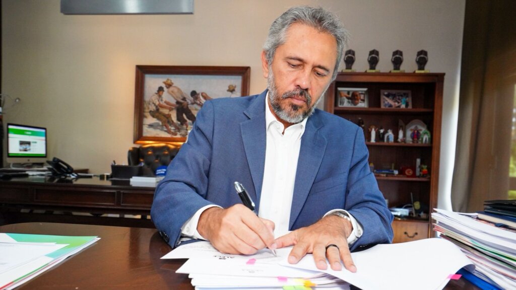 Governador Elmano homologa concurso público para o cargo de socioeducador